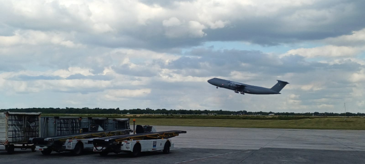 Retirada de Aviones Estadounidenses del Aeropuerto Las Américas
