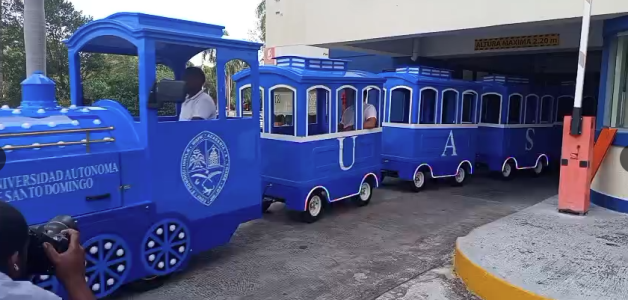 Tren eléctrico facilita movilidad interna de estudiantes en la UASD