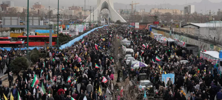 Desfile en Irán por su 47 aniversario: exhiben misiles de largo alcance.