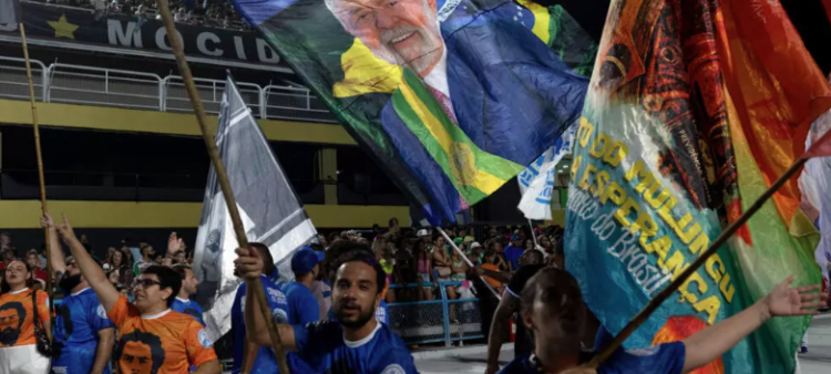 Debut de la carroza del presidente Lula en el Carnaval de Río: en busca de la reelección en octubre.