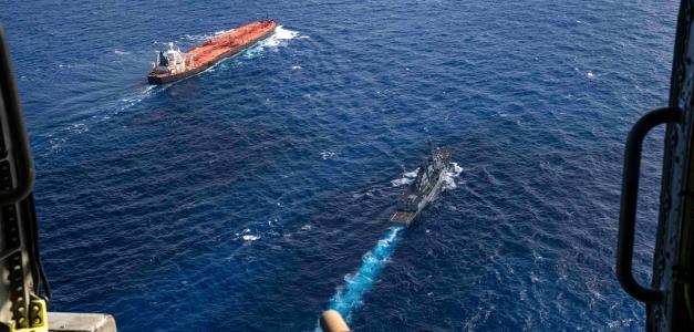 Capturan petrolero fugitivo en el océano Índico: Operativo de las Fuerzas de EE. UU.