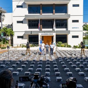 Seis detenidos con más de dos toneladas de drogas en lancha