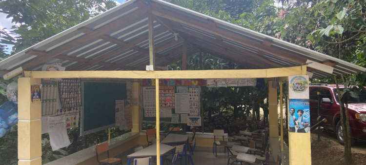 Paralización de clases en escuela de SFM por falta de pago de alquiler por el Minerd