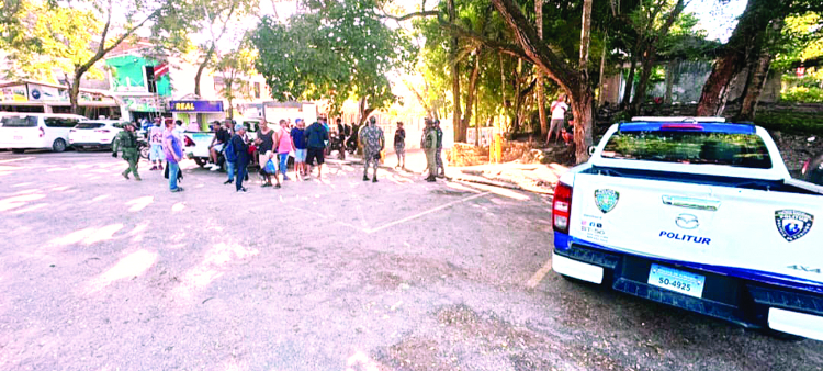 Desmantelamiento de Casetas en Playa de Sosúa por Militares