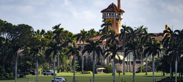 Hombre muere baleado al irrumpir en la residencia de Trump en Florida