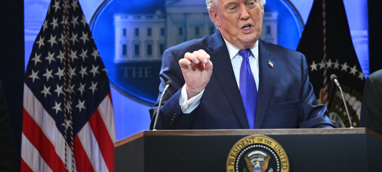 Trump eleva arancel global de EE. UU. al 15% tras fallo judicial