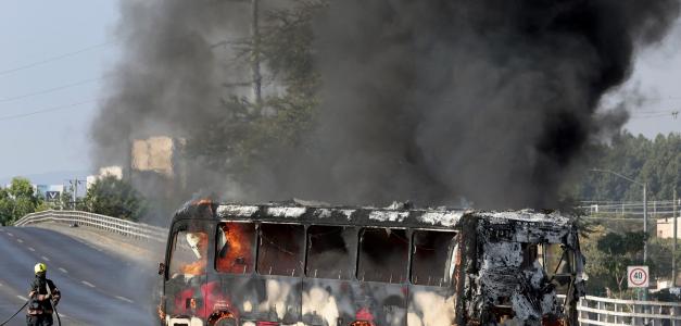 Cancelación de vuelos internacionales en Puerto Vallarta por violencia en Jalisco.