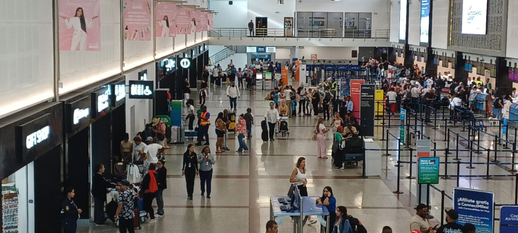 Cancelación de 15 vuelos desde el Aeropuerto Internacional de Las Américas a Estados Unidos debido a tormenta invernal.