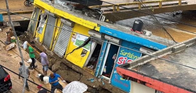 Colapso de Comercios y Viviendas en Gaspar Hernández por Lluvias