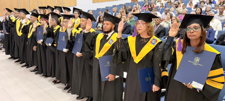 Graduación de dieciséis doctores en educación por la UCNE