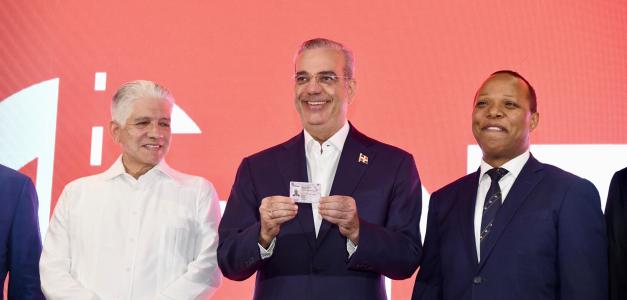 Abinader obtiene nueva licencia: el sistema de datos es transferido al Estado.