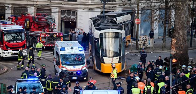 Tranvía descarrila en Italia: Dos muertos y decenas de heridos