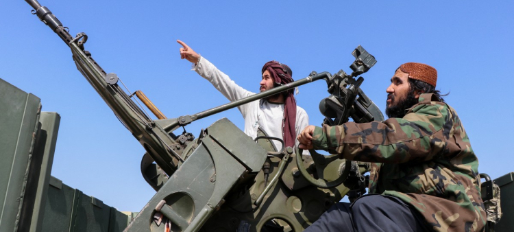 Pakistán combate abiertamente contra los talibanes en Afganistán