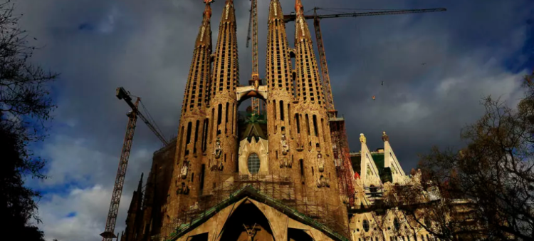 Inauguración de la Torre de Jesús por el Papa en la Sagrada Familia durante su visita a España
