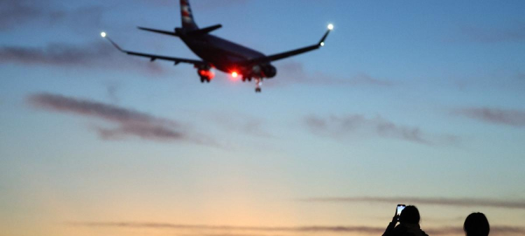 Cancelación de más de 1,500 vuelos debido a conflicto en Oriente Medio