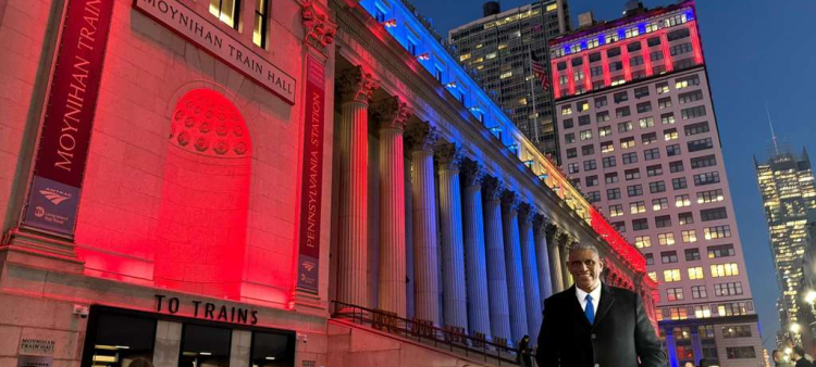 Iluminación de 16 edificios emblemáticos de Nueva York con los colores de la bandera dominicana