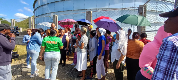 Protestas en Baní ante crisis de agua potable