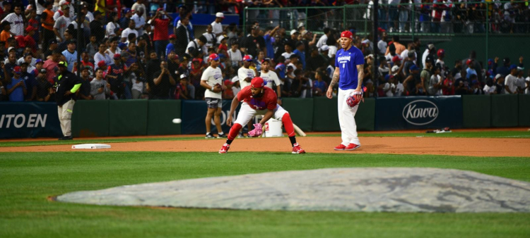 Emotivo retorno de Junior Caminero al Estadio Quisqueya