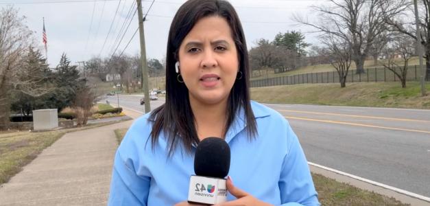 Periodista de Univision Estefany Rodríguez detenida por ICE en vehículo de prensa