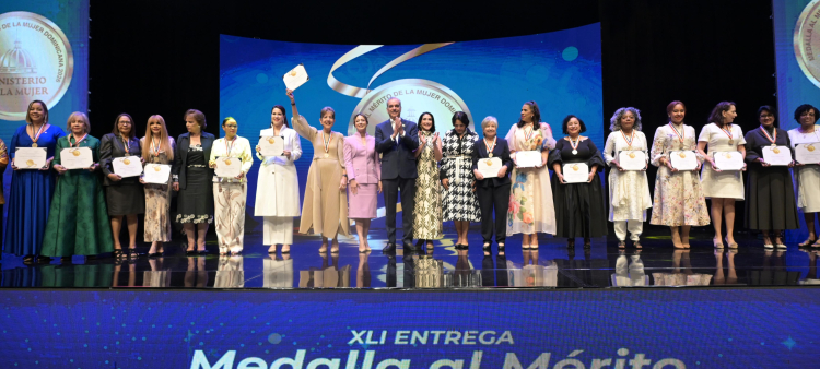 Reconocimiento del Gobierno a 22 Mujeres Destacadas con la Medalla al Mérito
