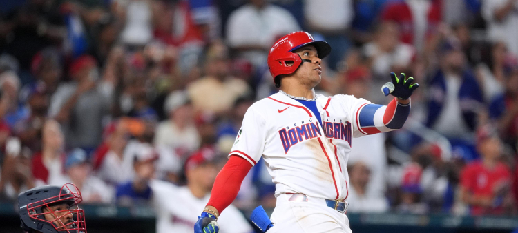 Julio Rodríguez desafía a Juan Soto con cinco flexiones