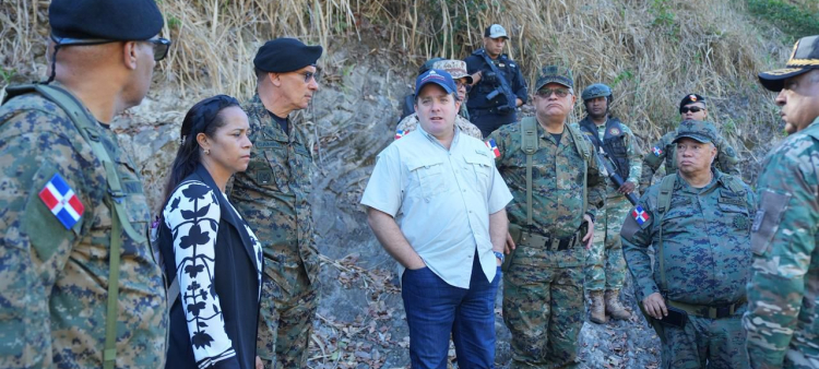 Recorrido de Ministros de la Presidencia y Defensa en la frontera y encuentro con la comunidad