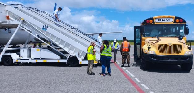 Deportación de 63 dominicanos desde EE. UU. tras cumplir condenas federales