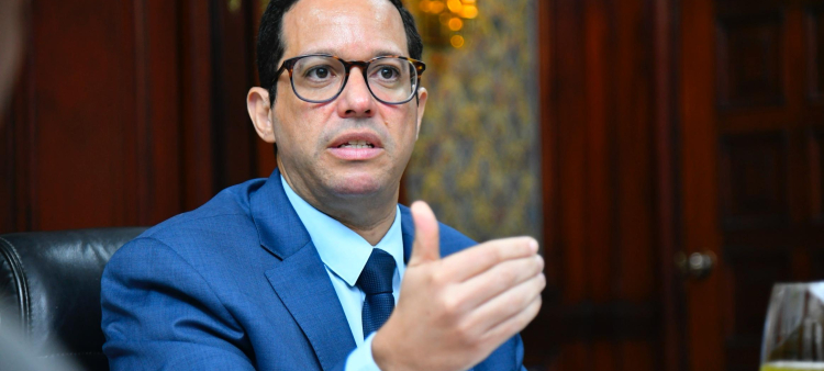 Revisión del Proyecto de Ley que Fusionará al Minerd y al Mescyt, Anuncia Sigmund Freud
