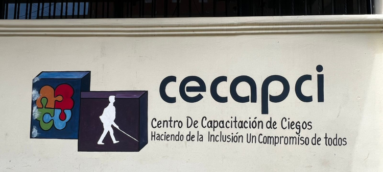 Invidentes sin acceso a terapias por cierre de centro en Santiago