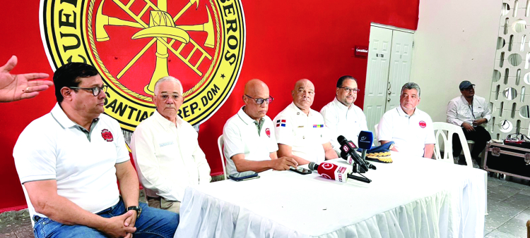Plan para finalizar la construcción del Cuartel de Bomberos de Santiago es anunciado por cuarta vez