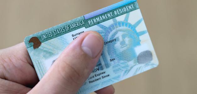 Estados Unidos refuerza restricciones para titulares de la “Green Card”