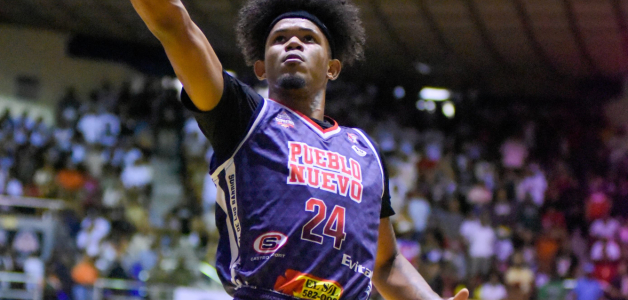 Pimentel y Suero lideran a Pueblo Nuevo hacia su primera victoria en la final de Santiago.