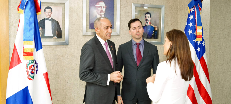 Presentación del nuevo agregado de la DEA en República Dominicana por la Embajadora de los Estados Unidos