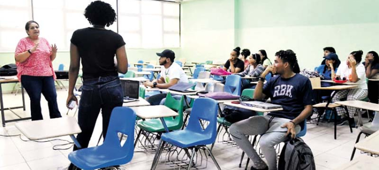 Descenso de 25,863 estudiantes en matrícula entre 2020-2024