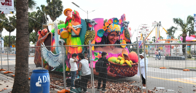 Preparativos del Malecón de Santo Domingo para el Desfile Nacional del domingo