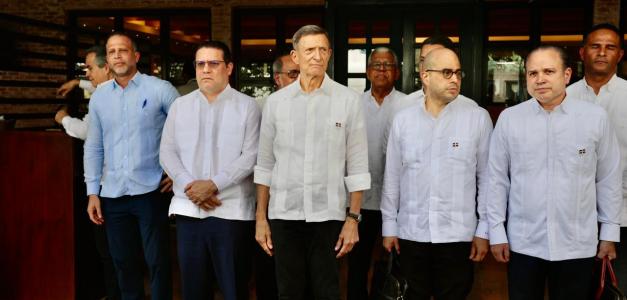 Diplomáticos de EE. UU. y autoridades de RD discuten sobre Fuerza de Supresión de Pandillas en Haití