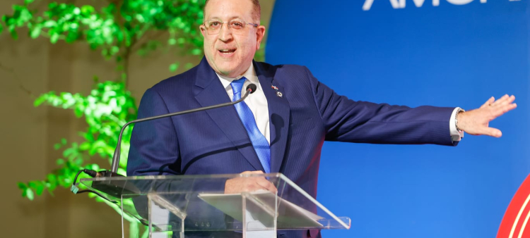 Ministro de Hacienda cuestiona la justificación de los impuestos en el país.