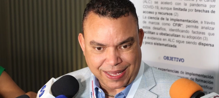 El Director del SNS desestima piquete de enfermeras en el Palacio Nacional