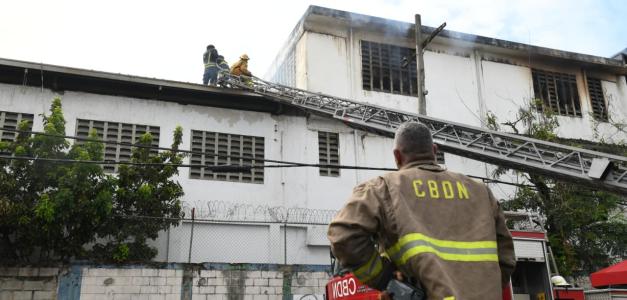 Incendio en almacén de Banreservas a las 2:00 de la mañana: testimonio de vecinos