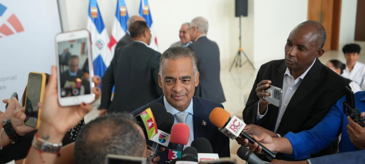 Ministro Joel Santos Achaca Apagones a Elevada Demanda