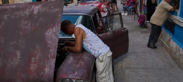 Cuba acuerda recibir envío de petróleo de Rusia