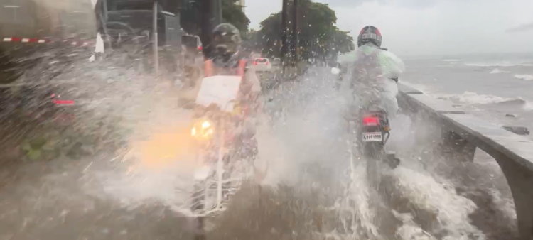 Aguaceros en Varias Provincias por Frente Frío y Vaguada
