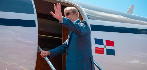 Viaje de Abinader a París: Encuentro con Emmanuel Macron