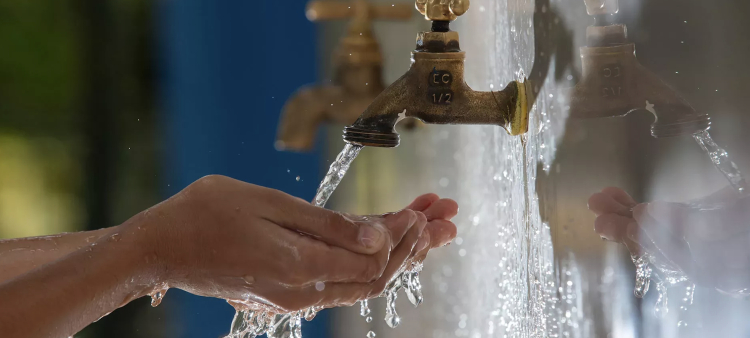 Desafíos persistentes en el acceso al agua potable