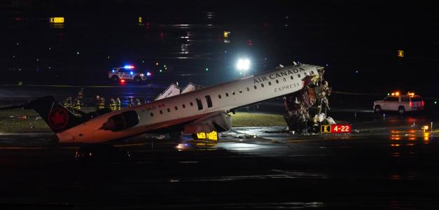 Trágico accidente en Aeropuerto de Nueva York: Dos pilotos fallecen tras colisión entre avión y camión
