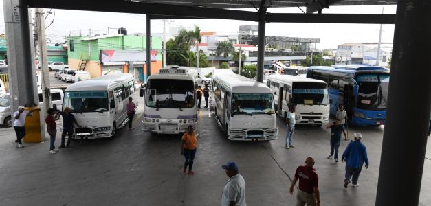 Conatra solicita congelar precios de gasoil y gas natural para prevenir aumento en tarifas de transporte público.