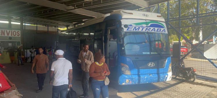 Transportistas de Barahona advierten posible incremento en tarifas