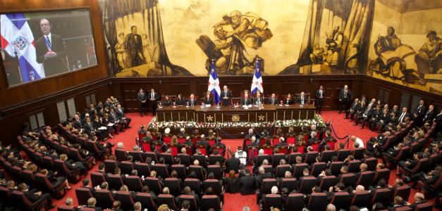 El Congreso Nacional ignora sentencia del Tribunal Constitucional y elimina candidatura independiente.