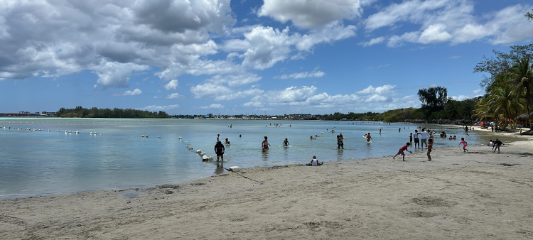 Prohibición de fiestas masivas en playas y balnearios durante Semana Santa por Interior y Policía