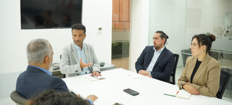 Conferencia sobre la transición de combustibles fósiles a energías limpias